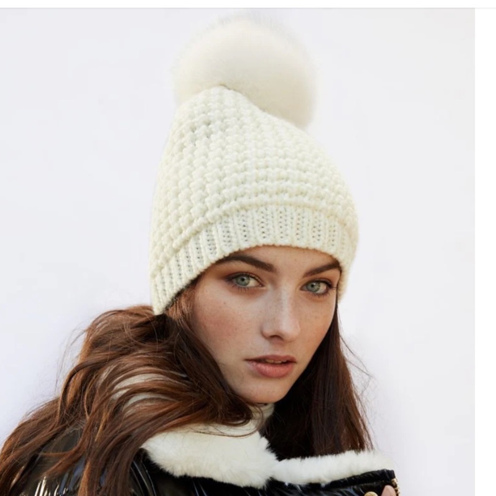 Kyi Kyi NWOT classic ivory/ silver fox pom-pom handcrafted slouchy beanie/hat